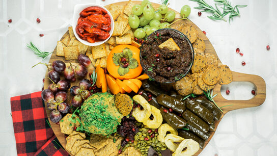 How to Make a Healthy and Festive Holiday Appetizer Board 